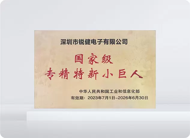 một g&atilde; khổng lồ nhỏ chuy&ecirc;n biệt v&agrave; s&aacute;ng tạo